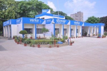 1498559407-595233af52e1c-verka-milk-plant-ghania-ke-banger