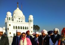 ਮੁੱਖ ਮੰਤਰੀ ਨੇ ਪਰਿਵਾਰਕ ਮੈਬਰਾਂ ਤੇ ਹੋਰ ਸ਼ਰਧਾਲੂਆਂ ਸਮੇਤ ਗੁਰਦੁਆਰਾ ਸ੍ਰੀ ਦਰਬਾਰ ਸਾਹਿਬ ਵਿਖੇ ਮੱਥਾ ਟੇਕਿਆ