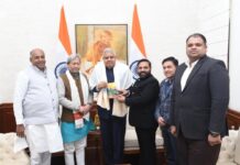 ਡਾਕਟਰ ਦੀਪਕ ਸਿੰਗਲਾ ਨੇ ਆਪਣੀ ਪੁਸਤਕ ‘ਰੋਡ ਟੁ ਡਿਗਨੀਟੀ ਐਂਡ ਅਜਾਦੀ’ ਉਪਰਾਸ਼ਟਰਪਤੀ ਨੂੰ ਕੀਤੀ ਭੇਟ