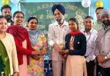 ਪਿੰਡ ਤਿਊੜ ਚ ਨਵੇਂ ਵਿੱਦਿਅਕ ਵਰ੍ਹੇ ਦੀ ਸ਼ੁਰੂਆਤ ਮੌਕੇ ਸਮਾਗਮ ਪਾਠ ਦੇ ਭੋਗ ਪਾਏ, ਹੋਣਹਾਰ ਵਿਦਿਆਰਥੀਆਂ ਦਾ ਸਨਮਾਨ